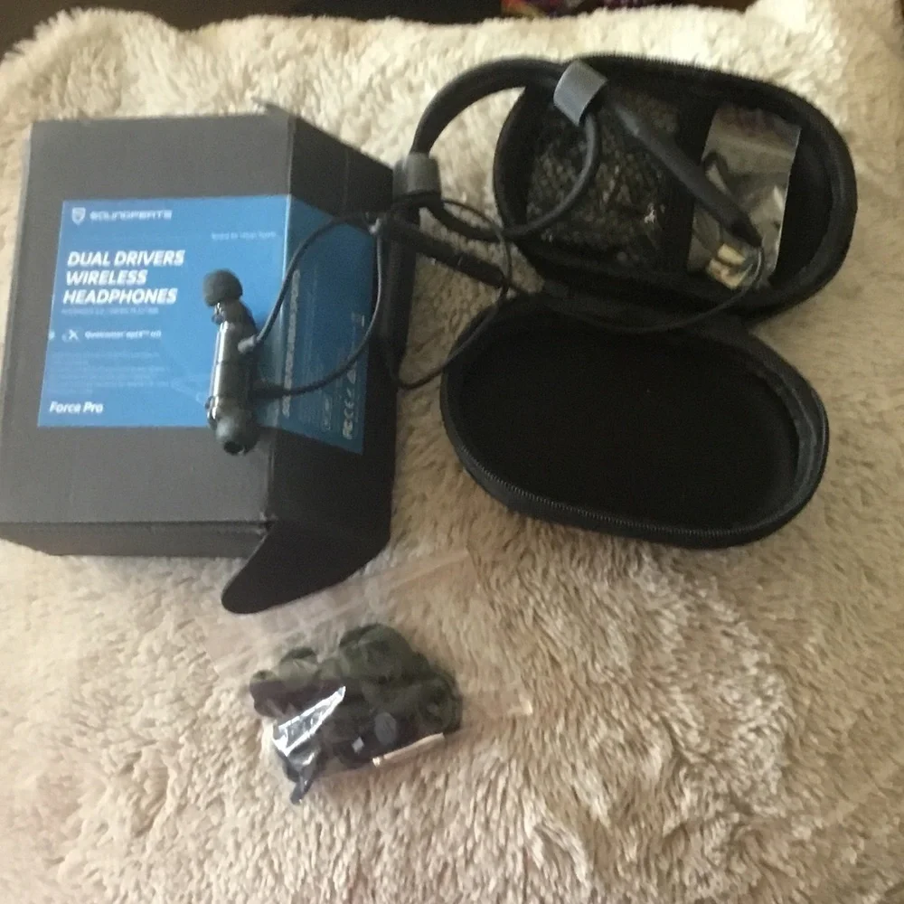 Soundperts Black Wireless Neckband Earbuds with Carry Case
